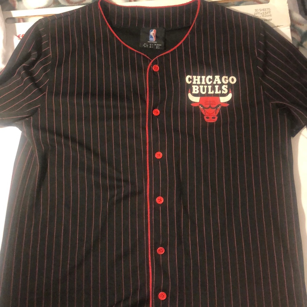 Large Chicago bulls button up shirt